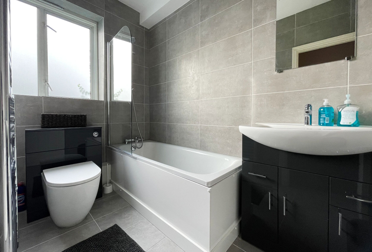 Bathroom 4, Straight Inn, London