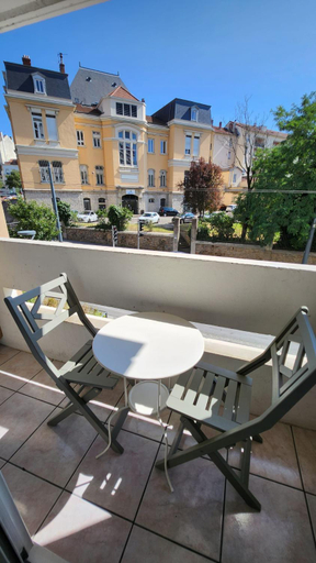 Exterior view, Le Tolstoi chic, Rhône