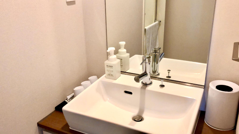 Bathroom 11