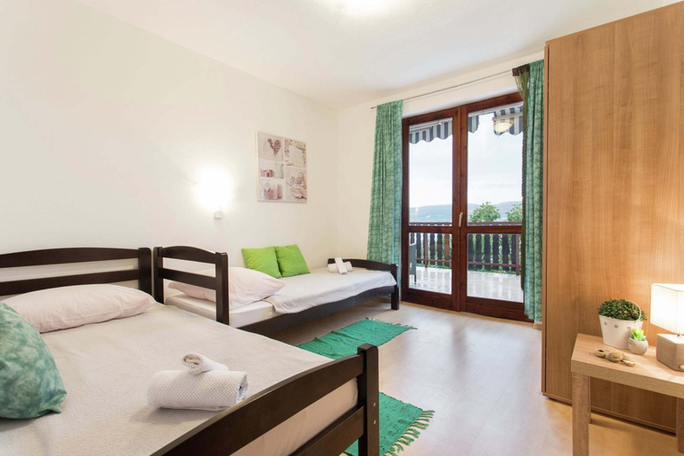 Bedroom 3, Apartment in Seline With Garden, Starigrad