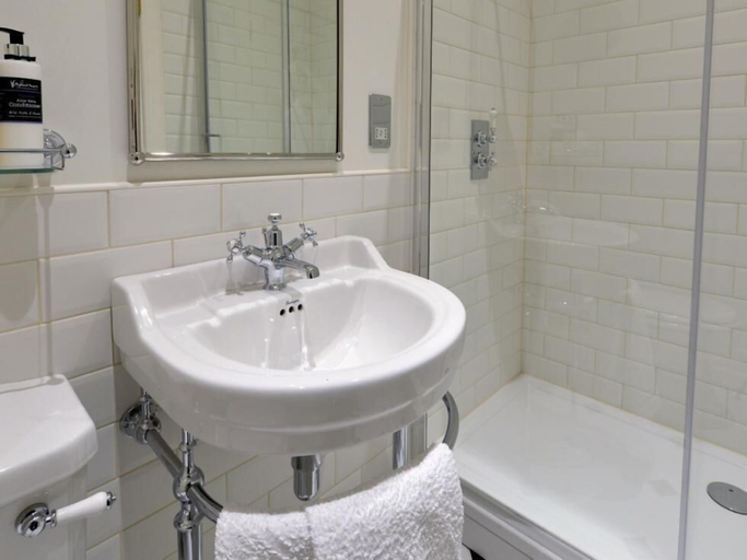 Bathroom 3, Wellwood Manor Guest House, Perthshire and Kinross