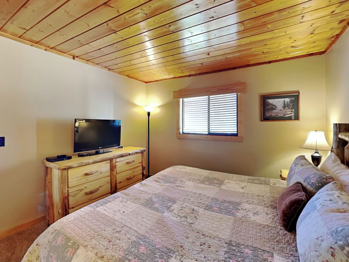 Bedroom 1, Naughty by Nature by Jackson Mountain Rentals, Sevier