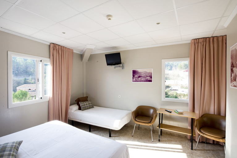 Bedroom 2, Hotel  Restaurant Guilleumes, Barcelona