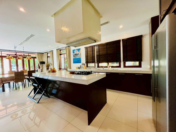 Food & Drinks 5, Amatapura Beach Villa 12, Mueang Krabi