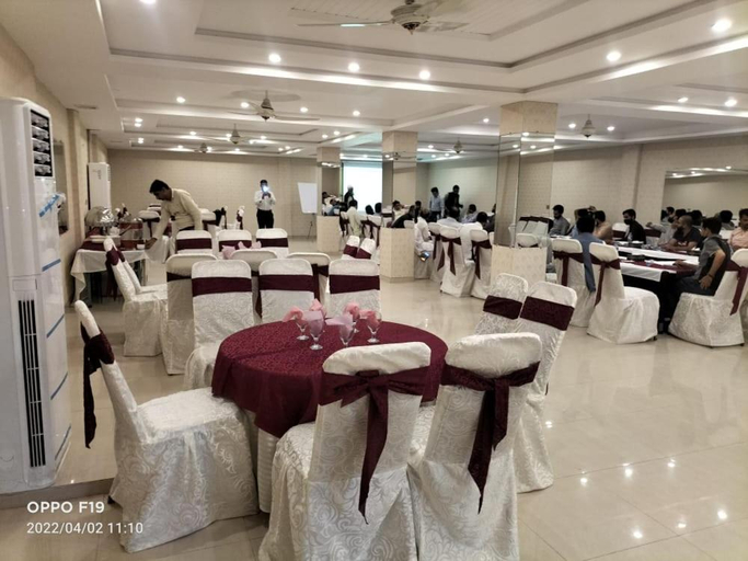 Food & Drinks 4, Hotel Days Inn Emporium, Lahore