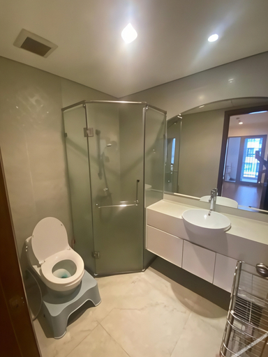 Bathroom 4, The Castle Hotel, Long Biên
