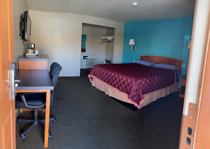 Bedroom 4, Lone Pine Budget Inn, Inyo