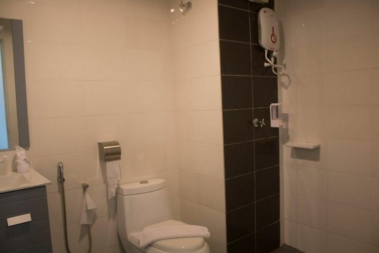 Bathroom 3, De' Viana Hotel & Apartment, Kota Bharu