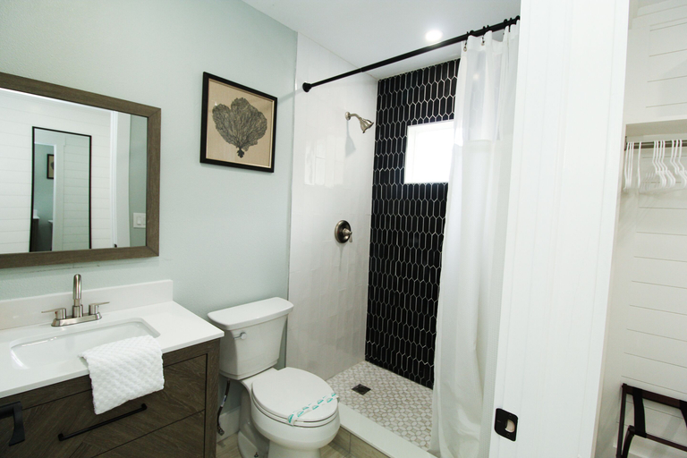 Bathroom 4, Pelican Post at Anna Maria Island Inn, Manatee