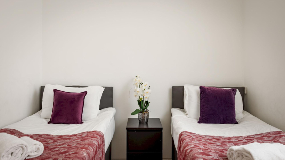 Bedroom 2, Park Lane 4-bed Huge Designer pad, London