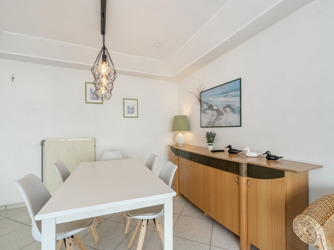 Dining 2, Apartment in Knoke Near the Beach, West-Vlaanderen