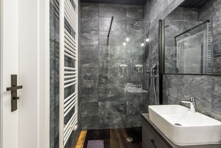 Bathroom 5, Manhattan by Kairos Apartments, Będzin