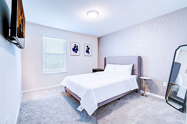 Room 5, 15976 Spacious Charming Family Getaway, Lake