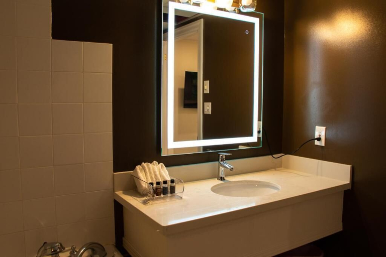 Bathroom 3, Fairy Bay Lakehouse, Muskoka