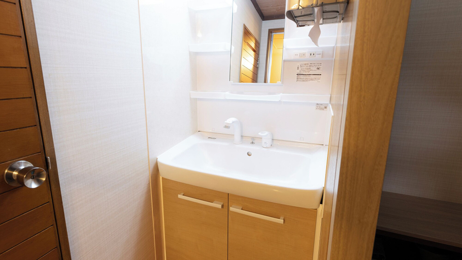 Bathroom 12