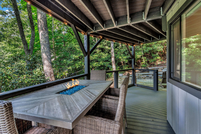 Others 5, The Upper Deck, Buncombe