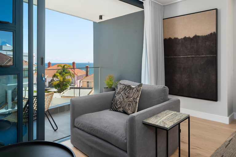Room 4, Central Secure Modern Studio w Views Bantry Pad, City of Cape Town