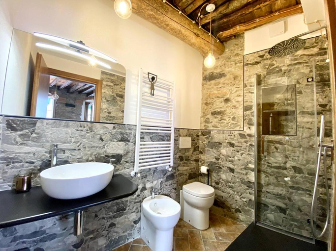 Bathroom 2, Affittacamere Casa Esperia, La Spezia