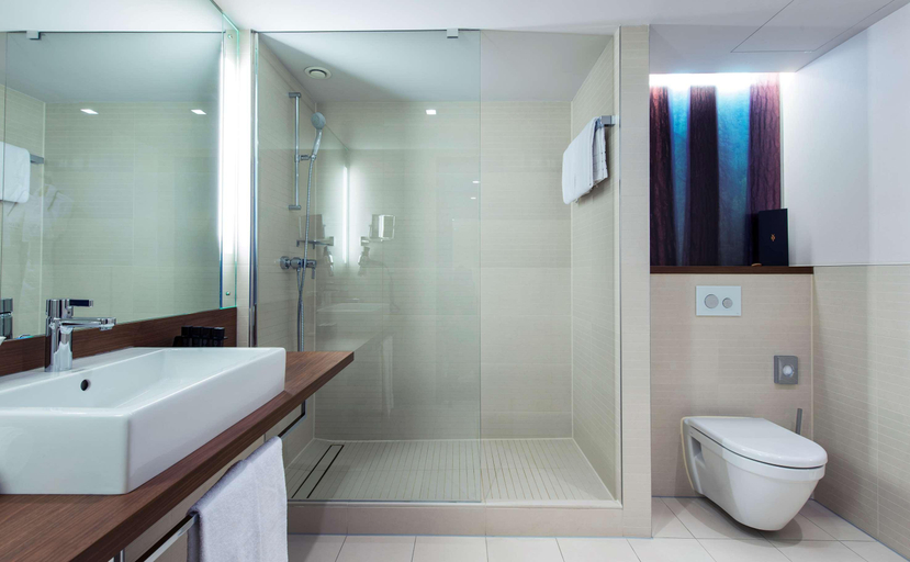 Bathroom 4, Meliá Düsseldorf, Düsseldorf