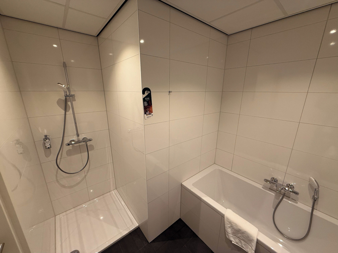 Bathroom 4, Fletcher Hotel Restaurant Parkstad-Zuid Limburg, Heerlen