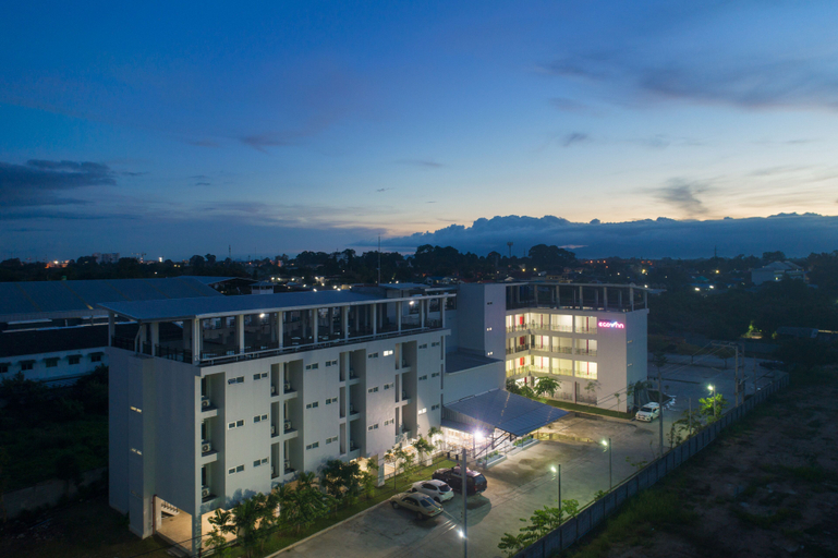 Exterior & Views
