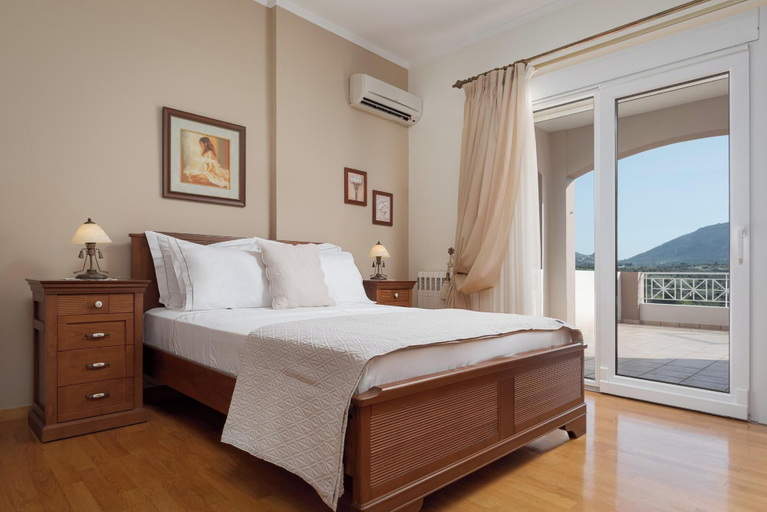 Bedroom 2, Ema's Guest House, Attica