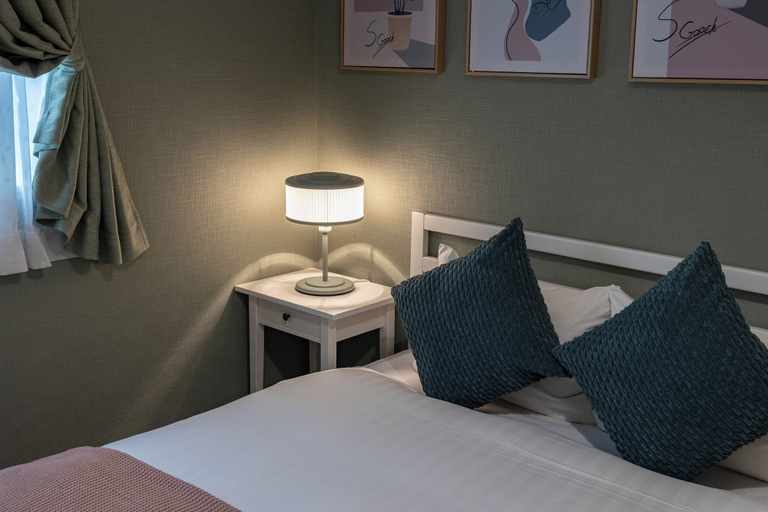Bedroom 3, Waraku, Osaka