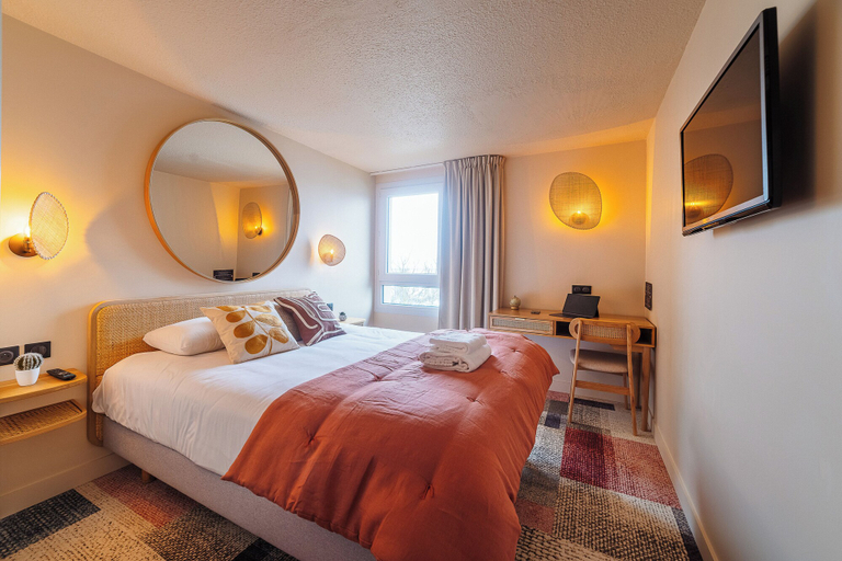 Bedroom 3, Hotel Bhoma Troyes, Aube