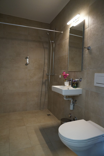 Bathroom 3, Centra Hotel Winterthur, Winterthur