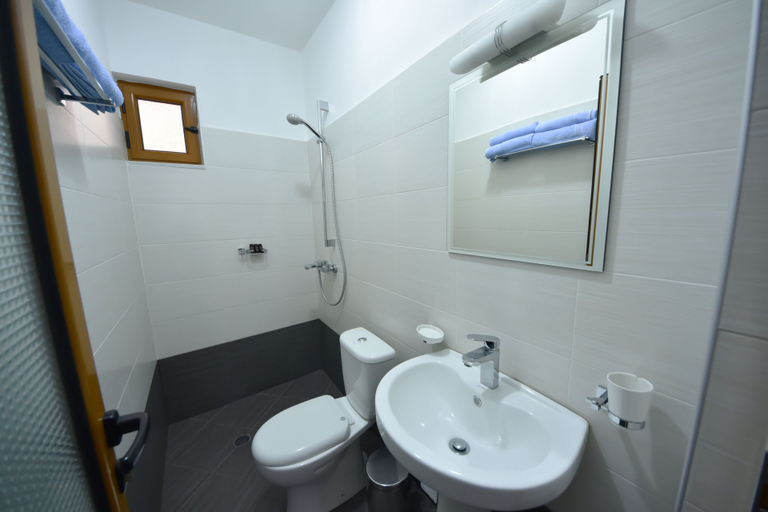 Bathroom 4, Hotel Palorto, Gjirokastrës