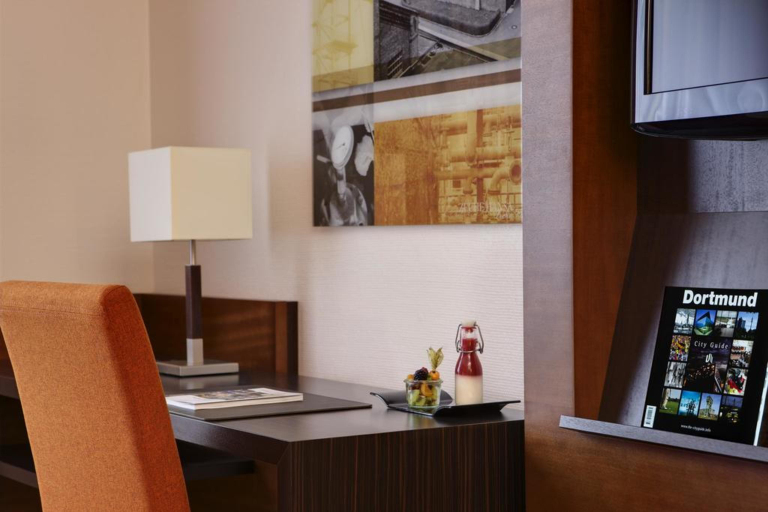 Bedroom 3, Leonardo Royal Hotel Dortmund, Dortmund