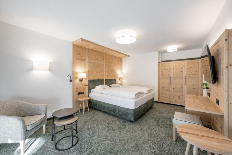 Bedroom 2, Hotel Enzian & Apartmenthotel Johannes, Imst