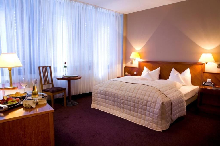 Bedroom 4, Ross Messehotel, Stuttgart