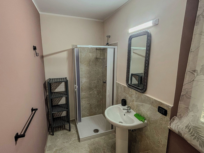 Bathroom 3, Casa Lucia, Reggio Di Calabria