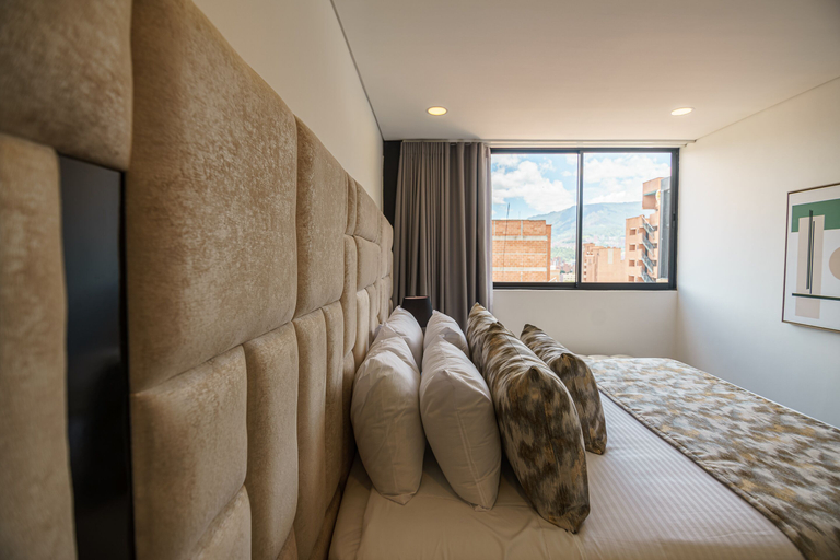 Others 3, First Class Hotel, Medellín