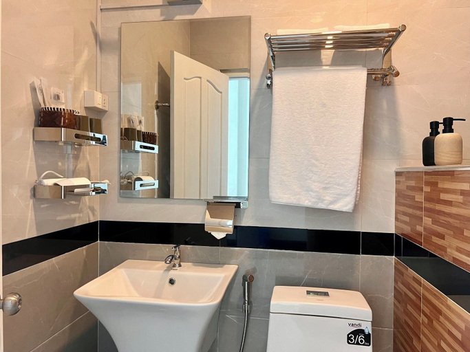 Bathroom, Vanida Hotel, Vientiane