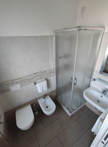 Bathroom, Belvedere Rooms, Rome
