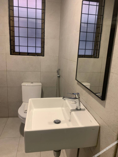 Bathroom 4, The Daily Hotel, Kota Kinabalu