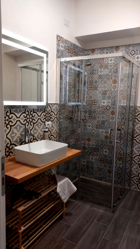 Bathroom 4, Il Sogno Siciliano, Trapani