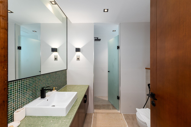 Room 3, Modern 3BR Maid at the Palm w Pool and Gym, Dubai