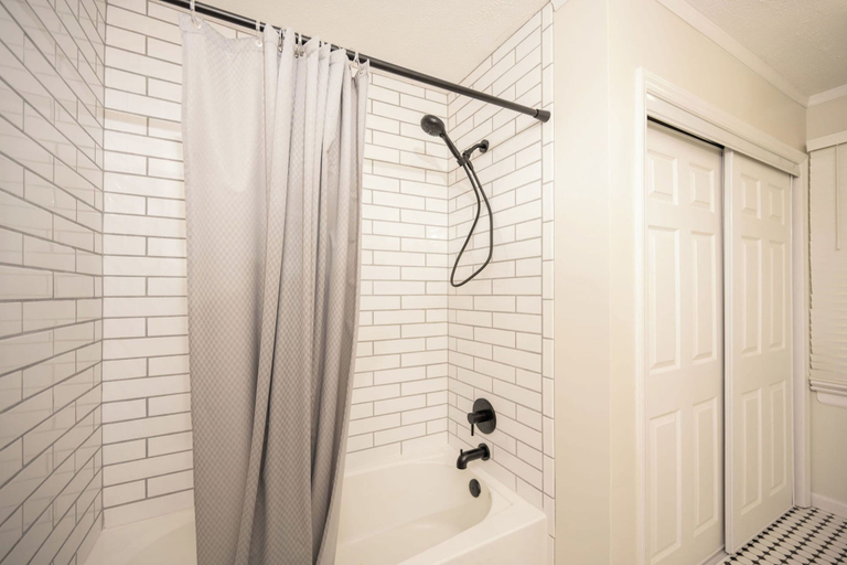 Bathroom 3, Oaken Hill, Buncombe