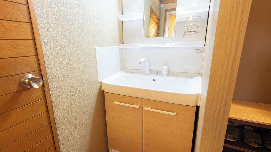 Bathroom 19