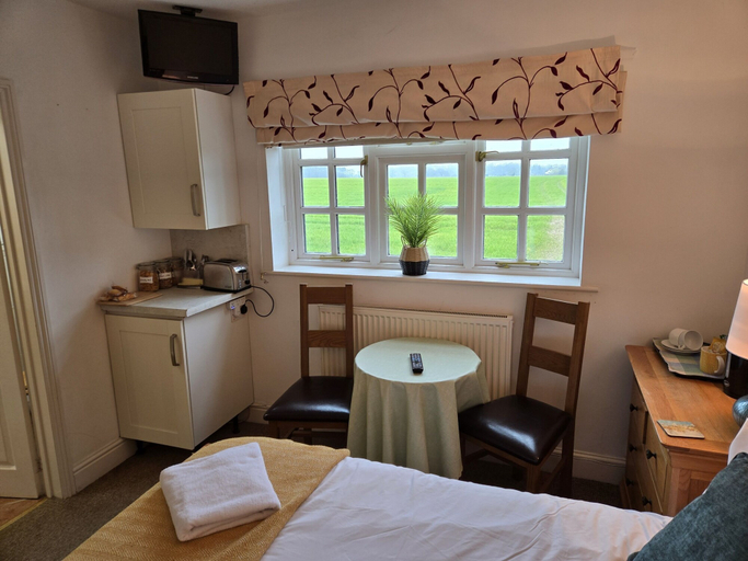 Others 5, Wayside, Norfolk
