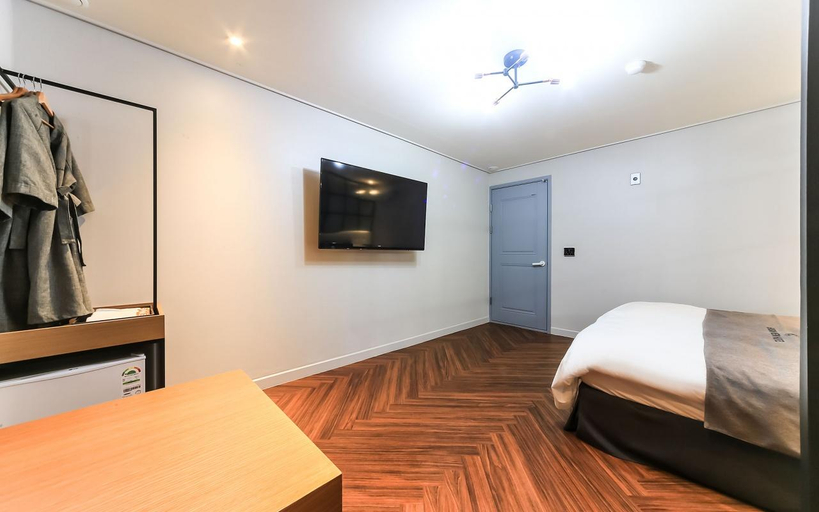 Bedroom 12