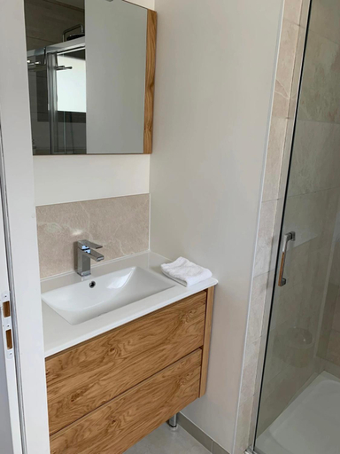 Bathroom 3, La Maison Blanche 1 et 2, Loire-Atlantique