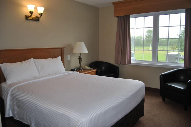 Bedroom 3, Auberge Bouctouche Inn & Suites, Kent