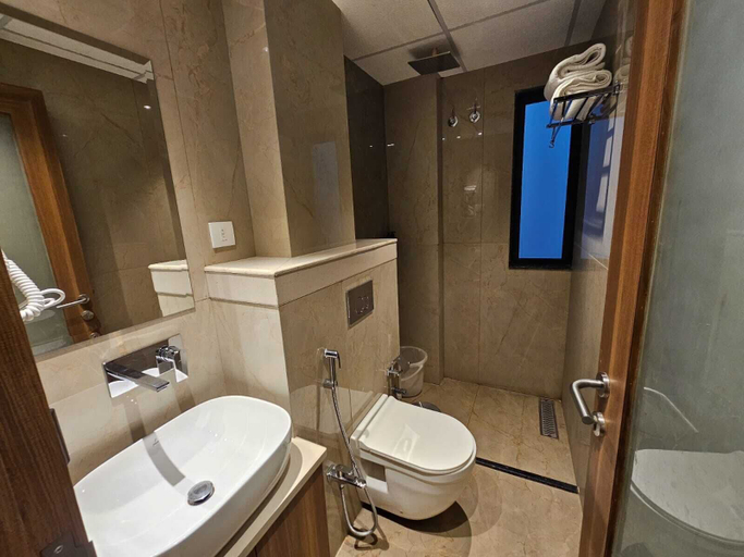 Bathroom 5, Shree Shivya Namahstubhyam Hotel, Varanasi