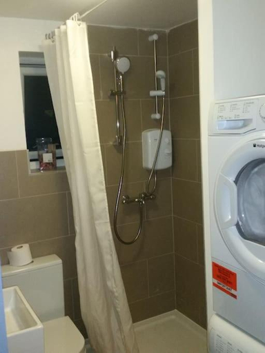 Shower, LOVELY 1 BED FLAT WITH GOOD TRANSPORT LINKS., London