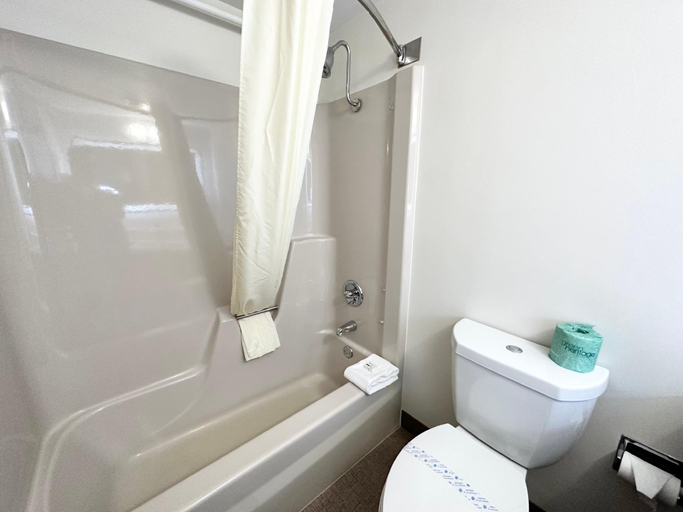 Bathroom 2, Kiteville Cedar Rapids, Linn