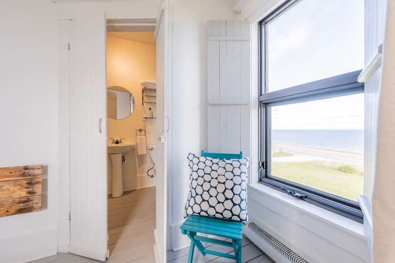Others 5, HÔTEL DE LA GRAVE, Les Îles-de-la-Madeleine